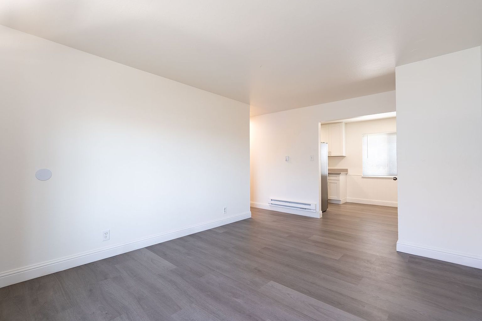 2633 E 16th St unit APT 5 photo 4