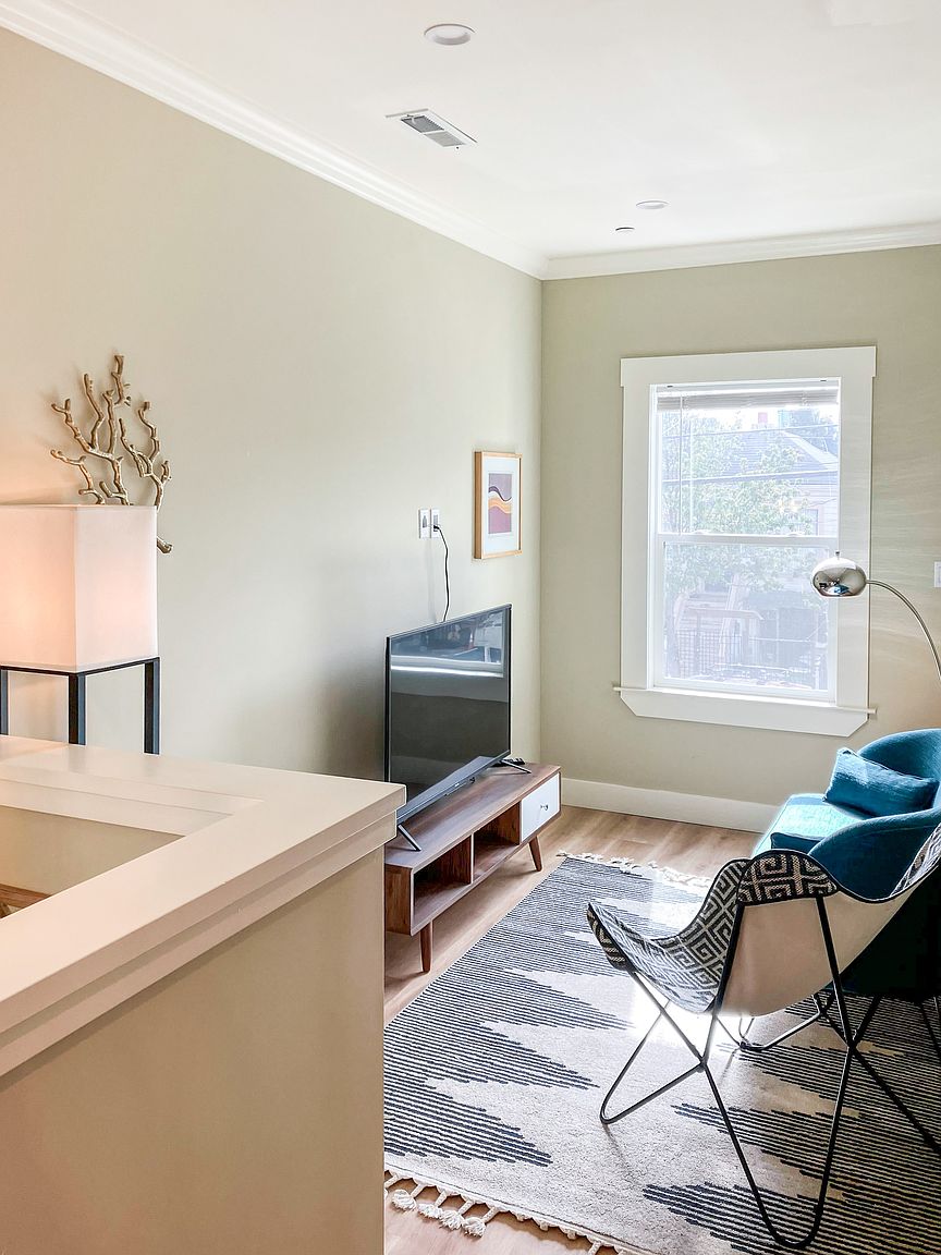 852 Mead Ave photo 3