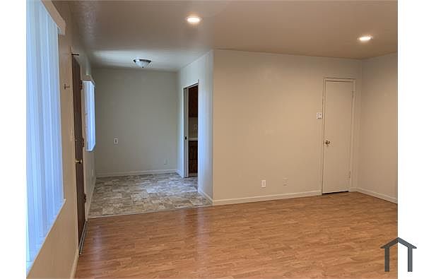 4060 Lyon Ave photo 4
