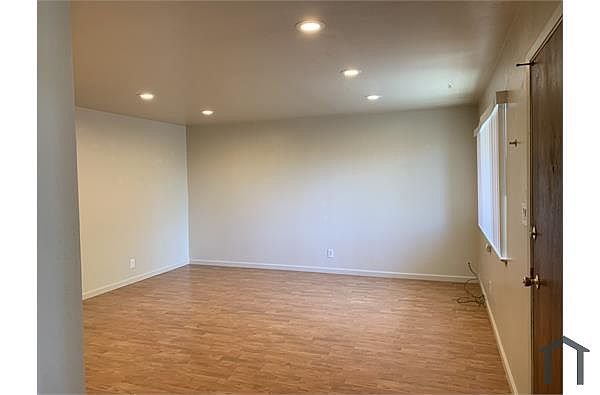 4060 Lyon Ave photo 5
