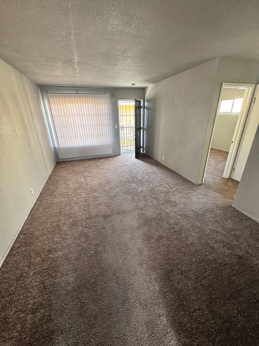 1079 81st Ave unit 7 photo 3