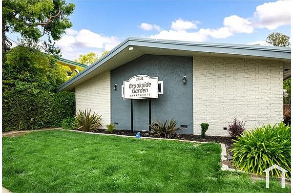 22322 Center St photo 3