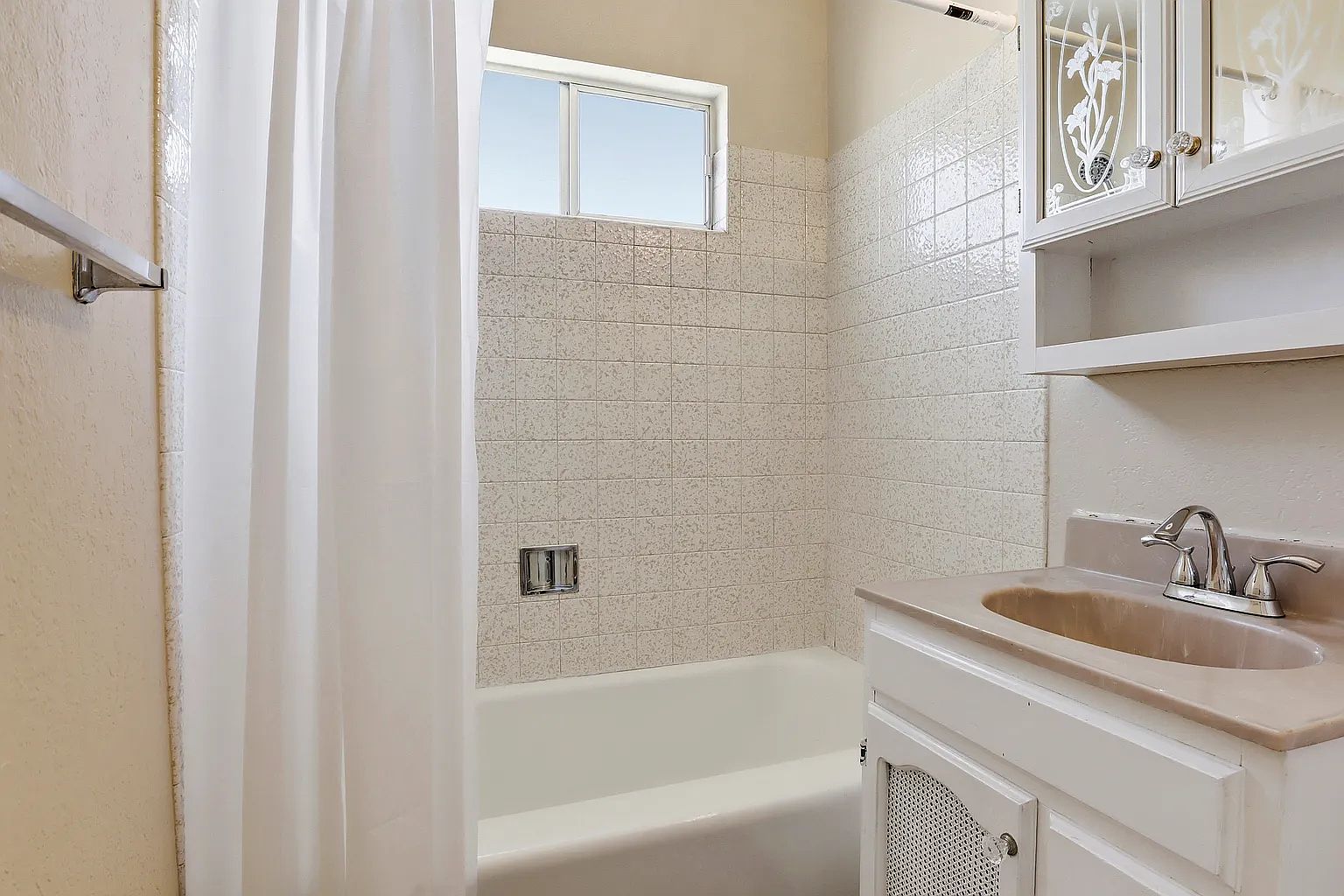559 Cherry Way photo 3