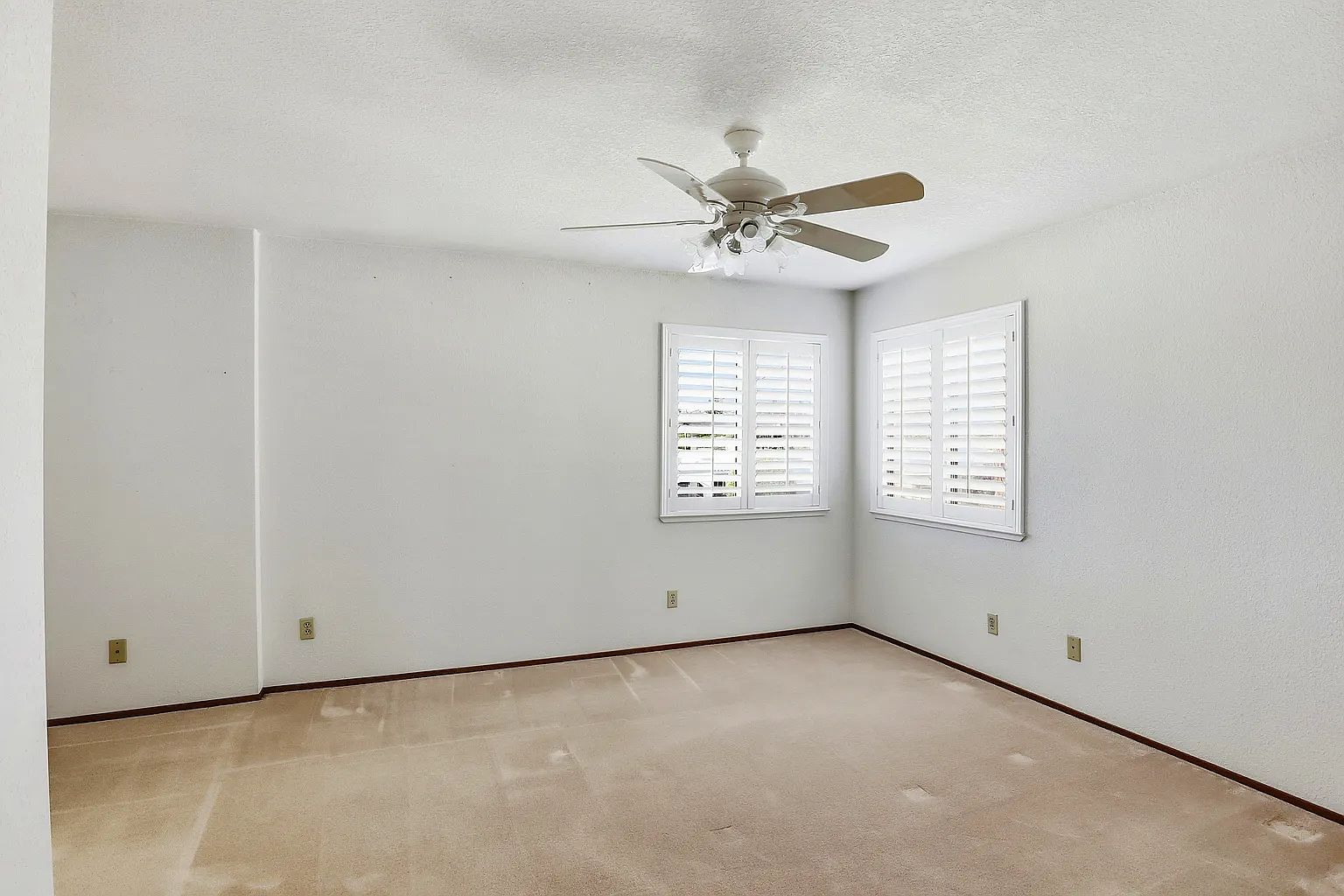 559 Cherry Way photo 5