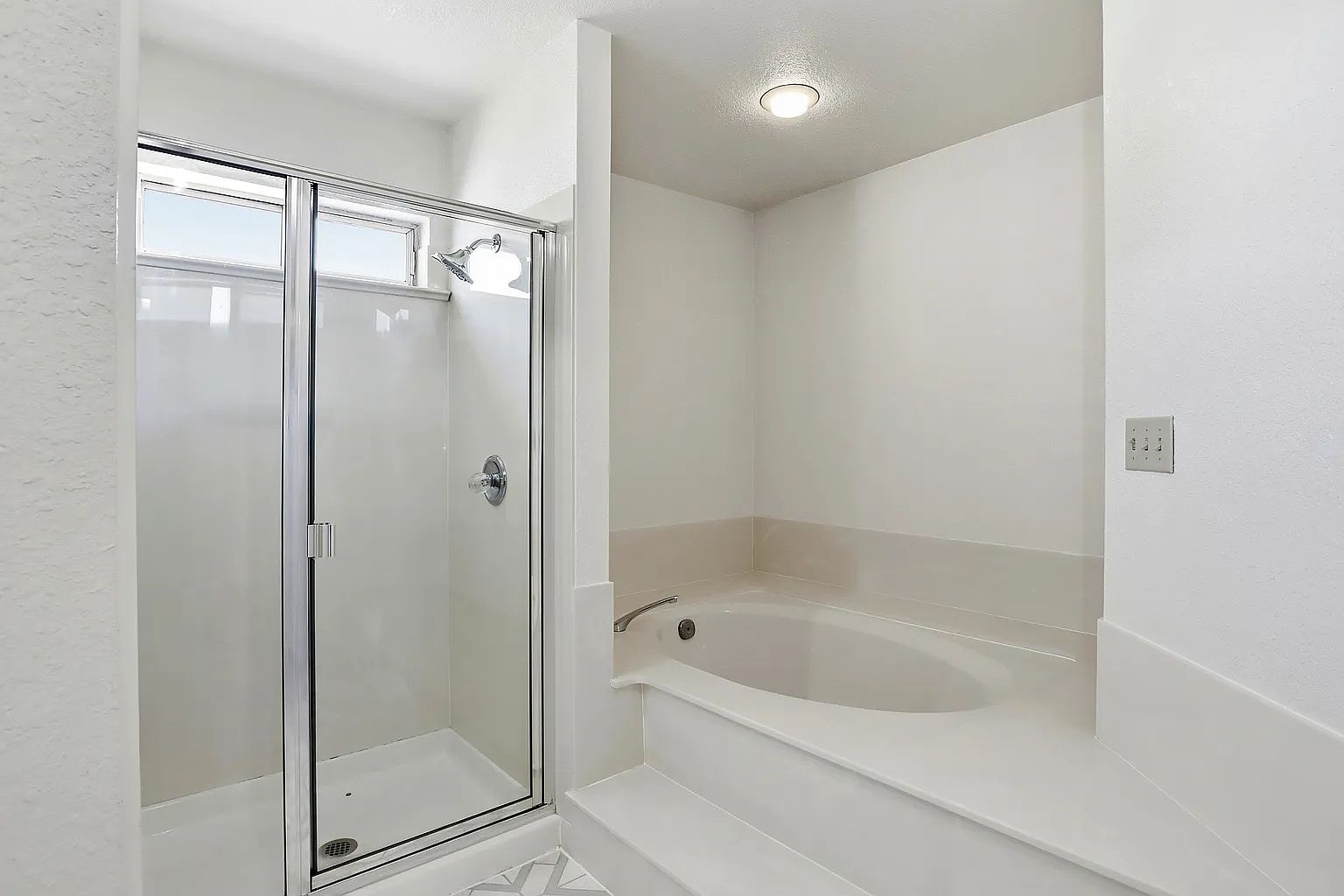 559 Cherry Way photo 2