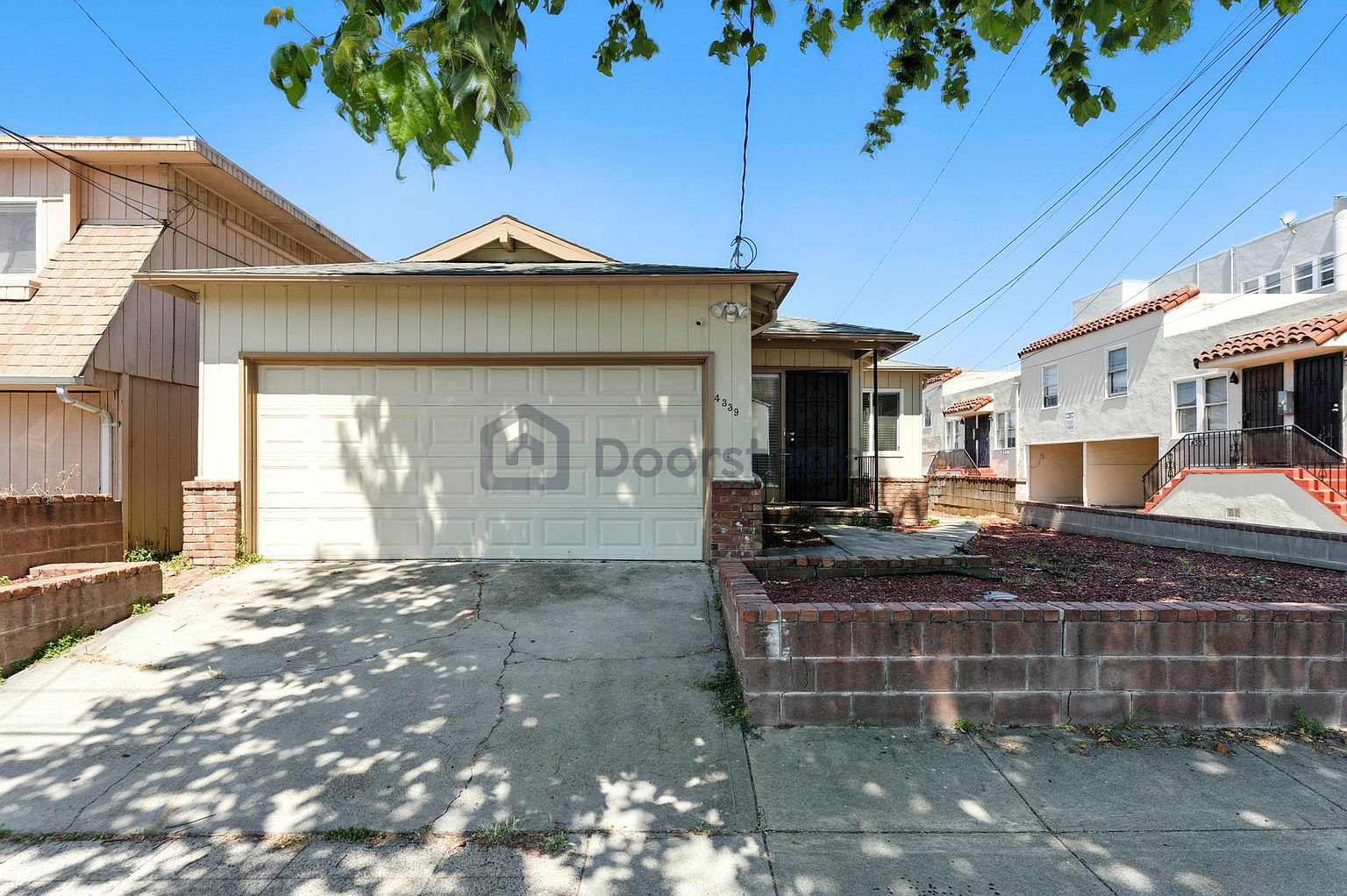 2BR/1BA Single Family House on Adeline St · Emeryville photo 4