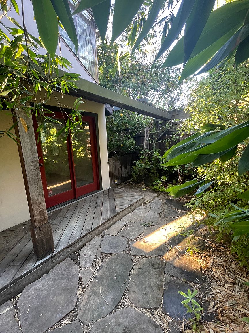 1212 Burnett St photo 2