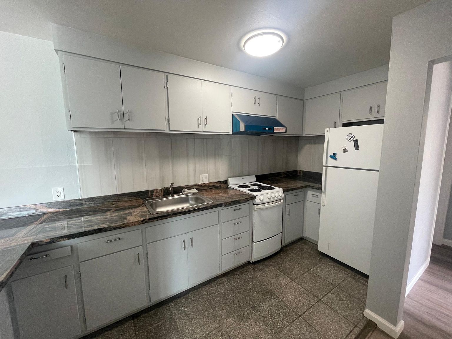 2BR/1BA Apartment on Dwight Way · Berkeley photo 4