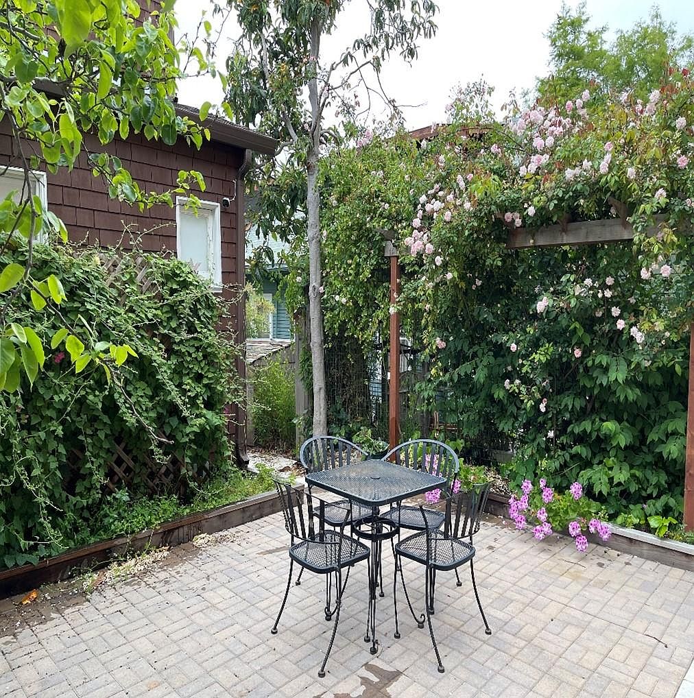 1441 Josephine St photo 3