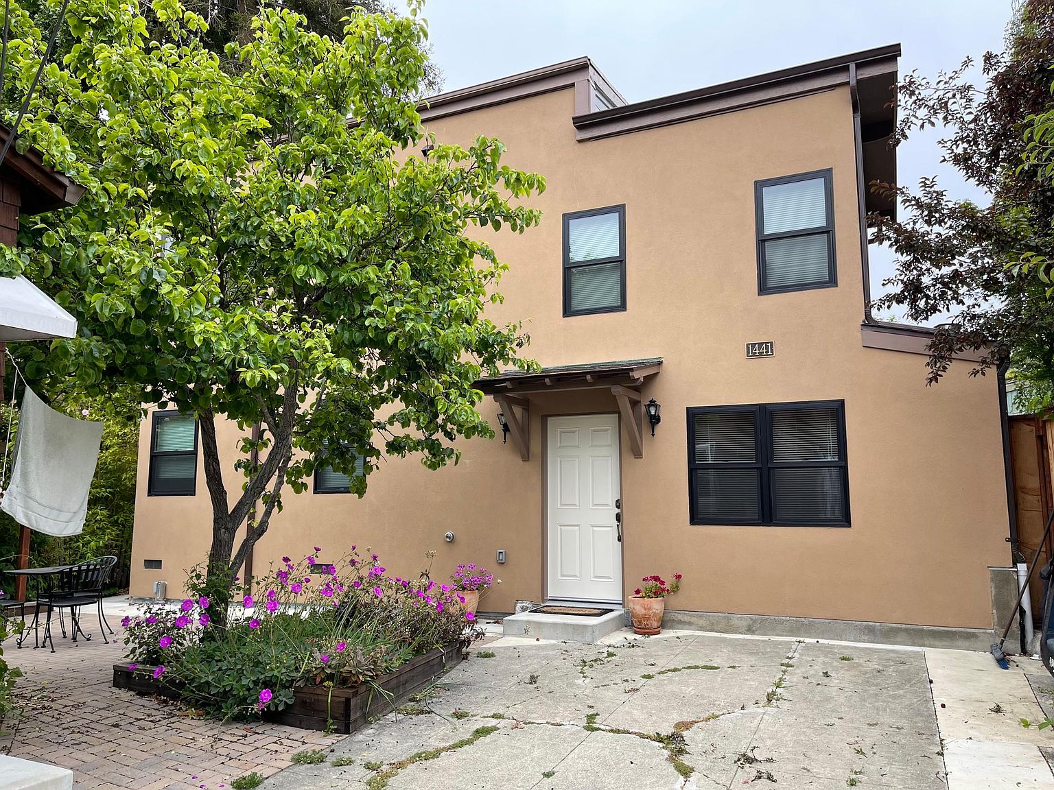 1441 Josephine St photo 2