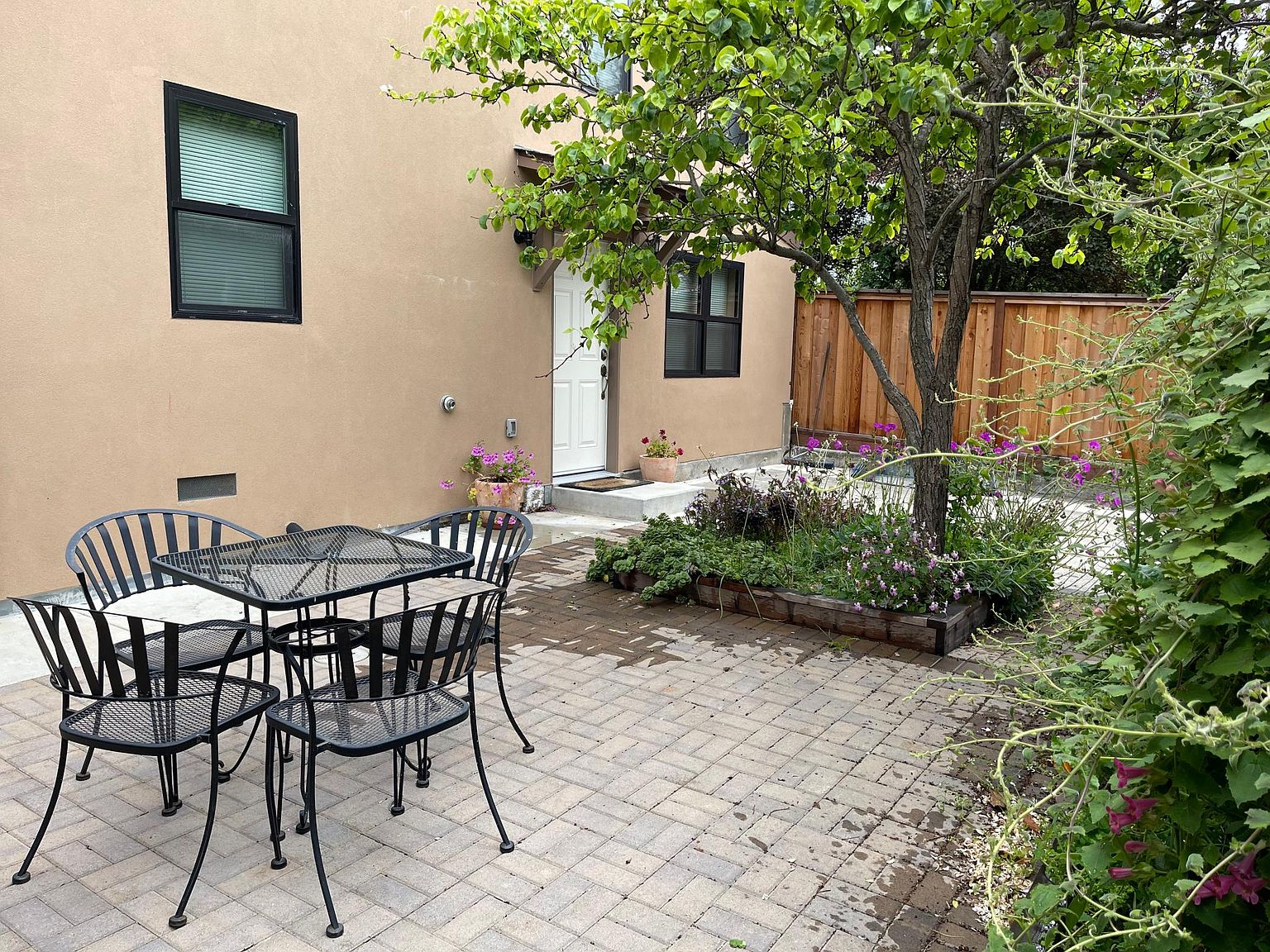 1441 Josephine St photo 4