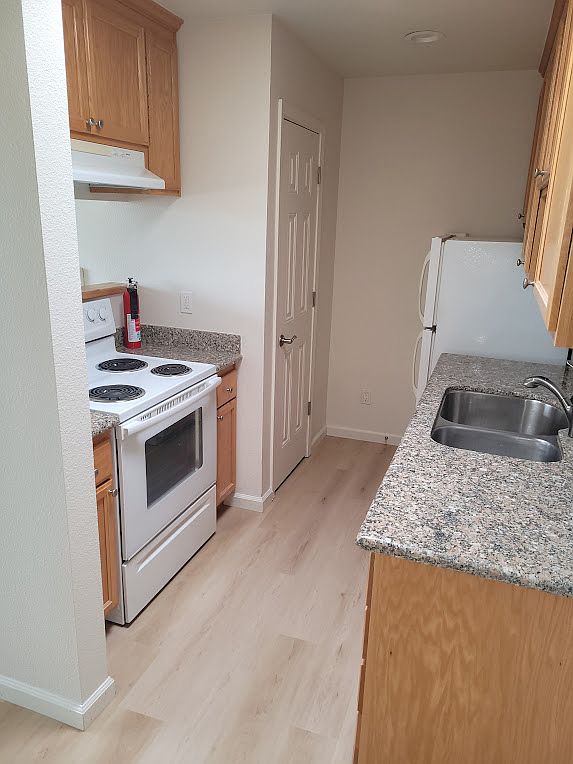 1234 Solano Ave photo 5