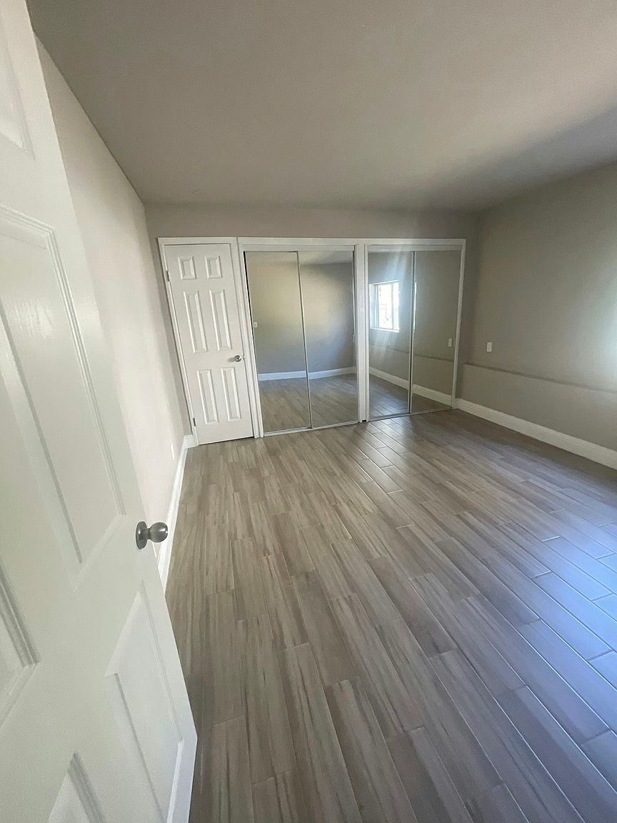 1081 Park Ave photo 2