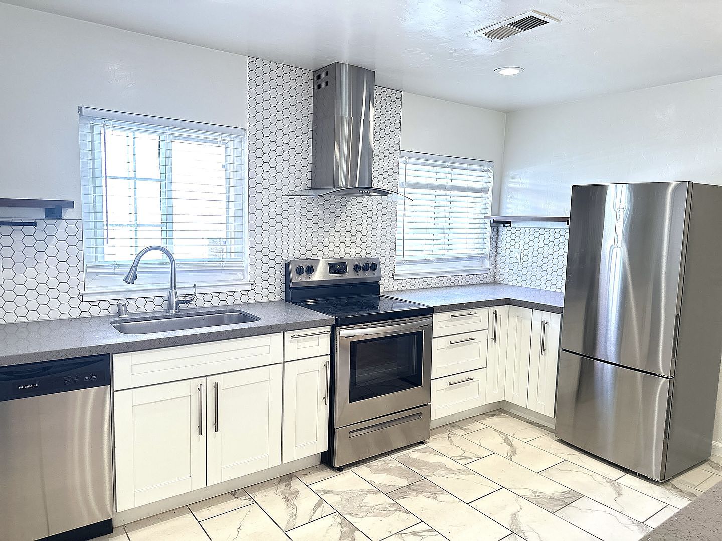 2125 Santa Clara Ave photo 2