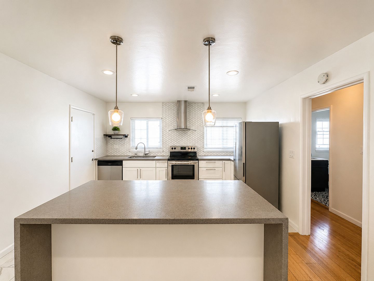 2125 Santa Clara Ave photo 4