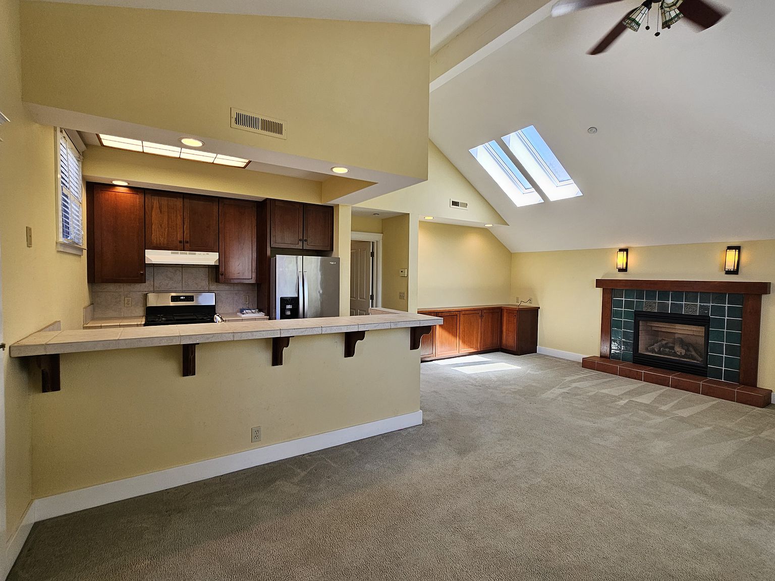 125 Plum St unit B photo 5