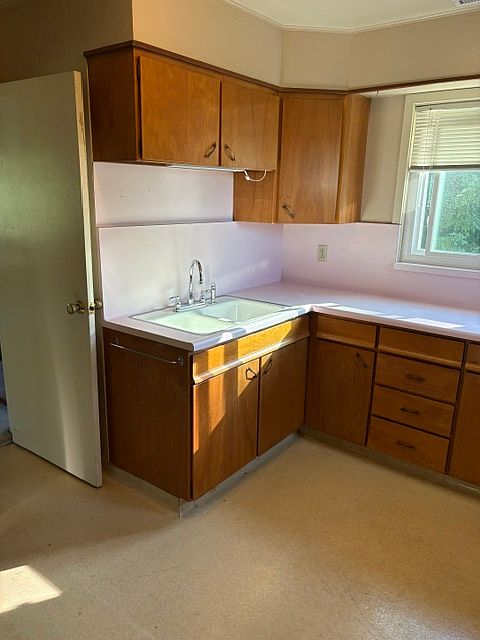 208 Farmer St photo 3