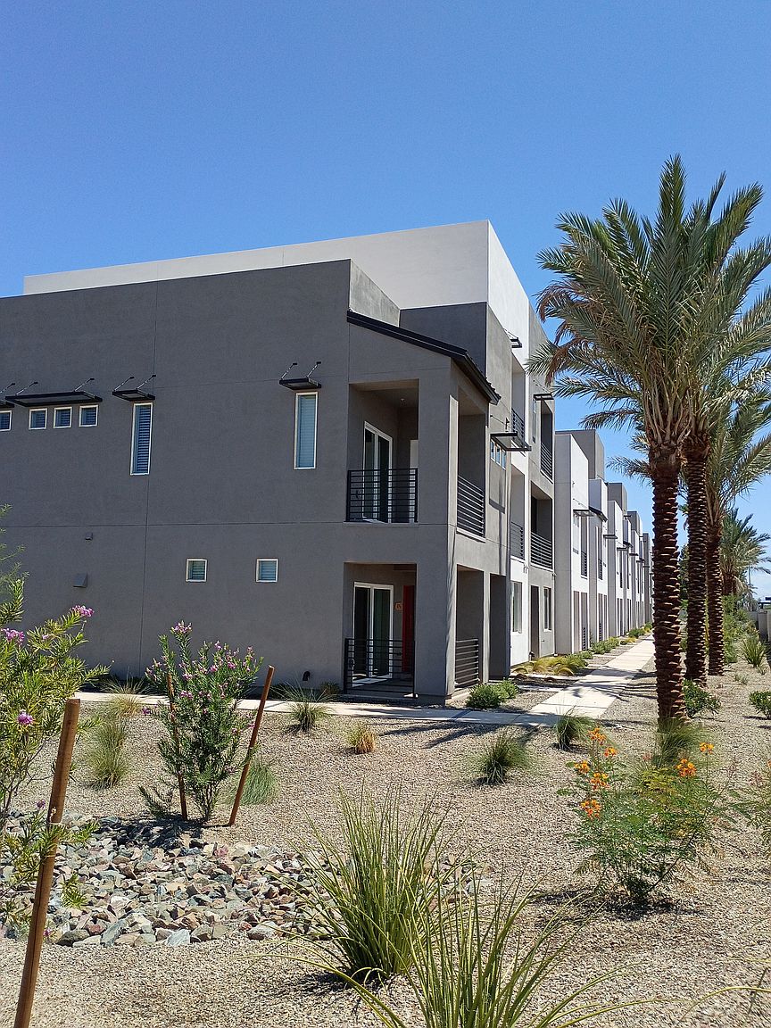 44 N Sunvalley Blvd photo 3
