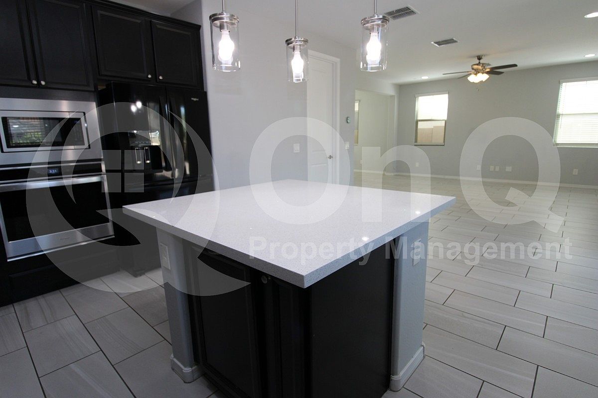 2092 E Lantana Dr photo 3