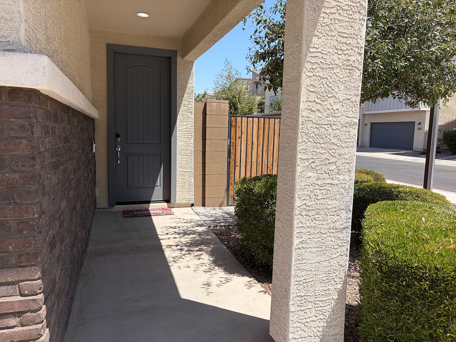 726 W Flintlock Way photo 4