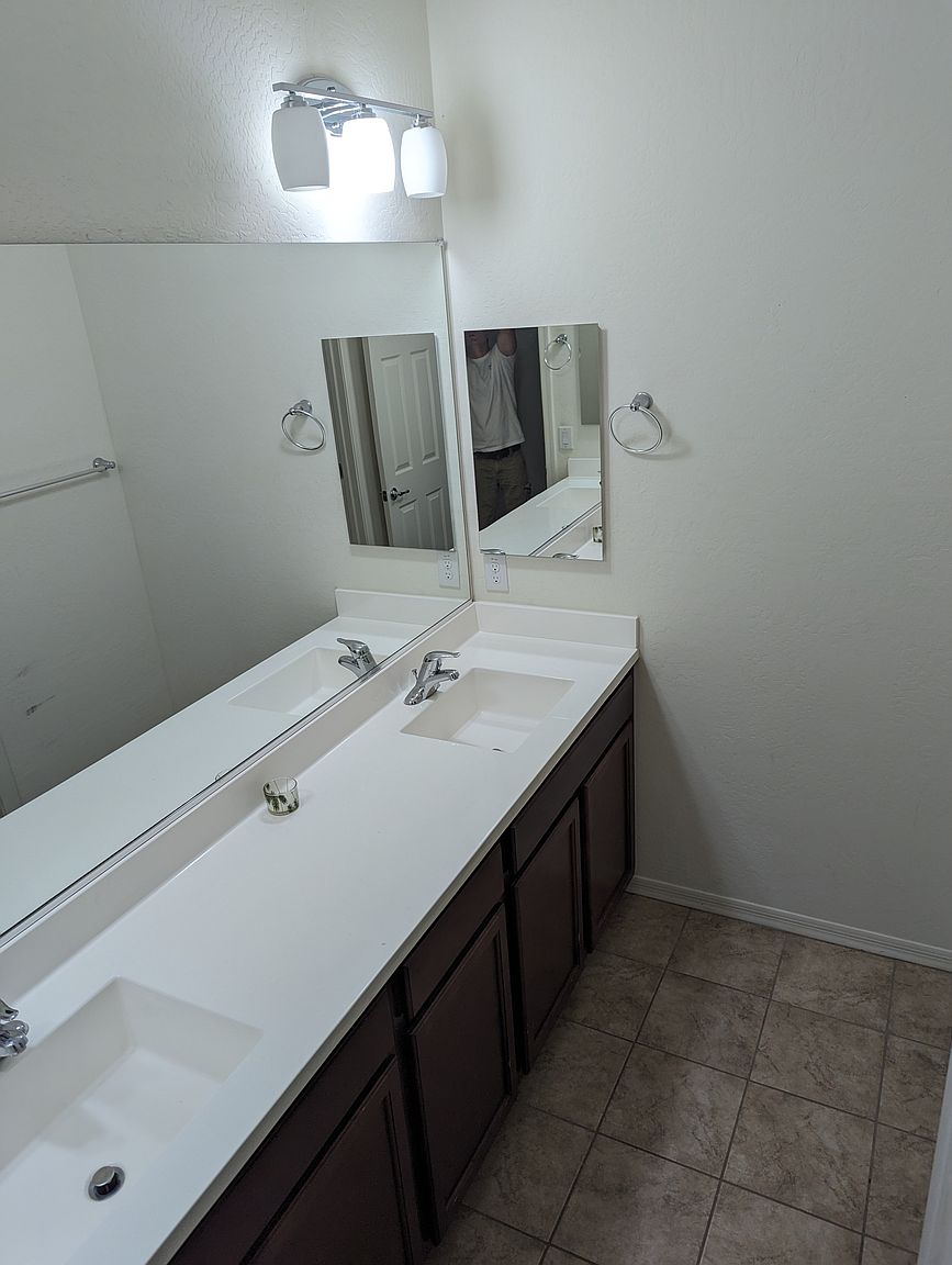 2721 S Eastridge photo 3
