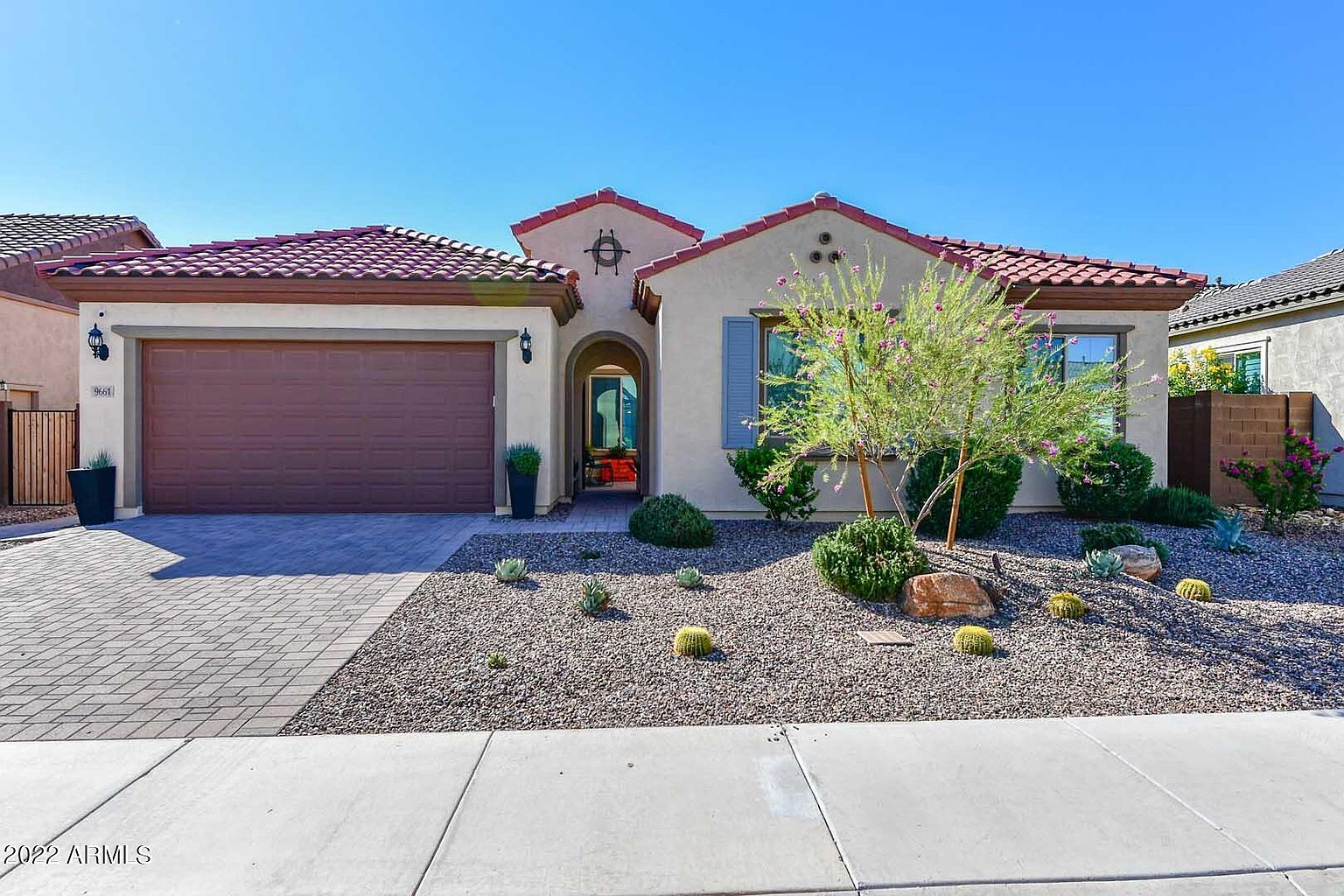9661 W Patrick Ln Peoria, AZ 85383 photo 2