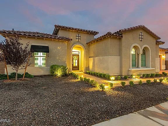 4061 S Emerald Dr photo 2