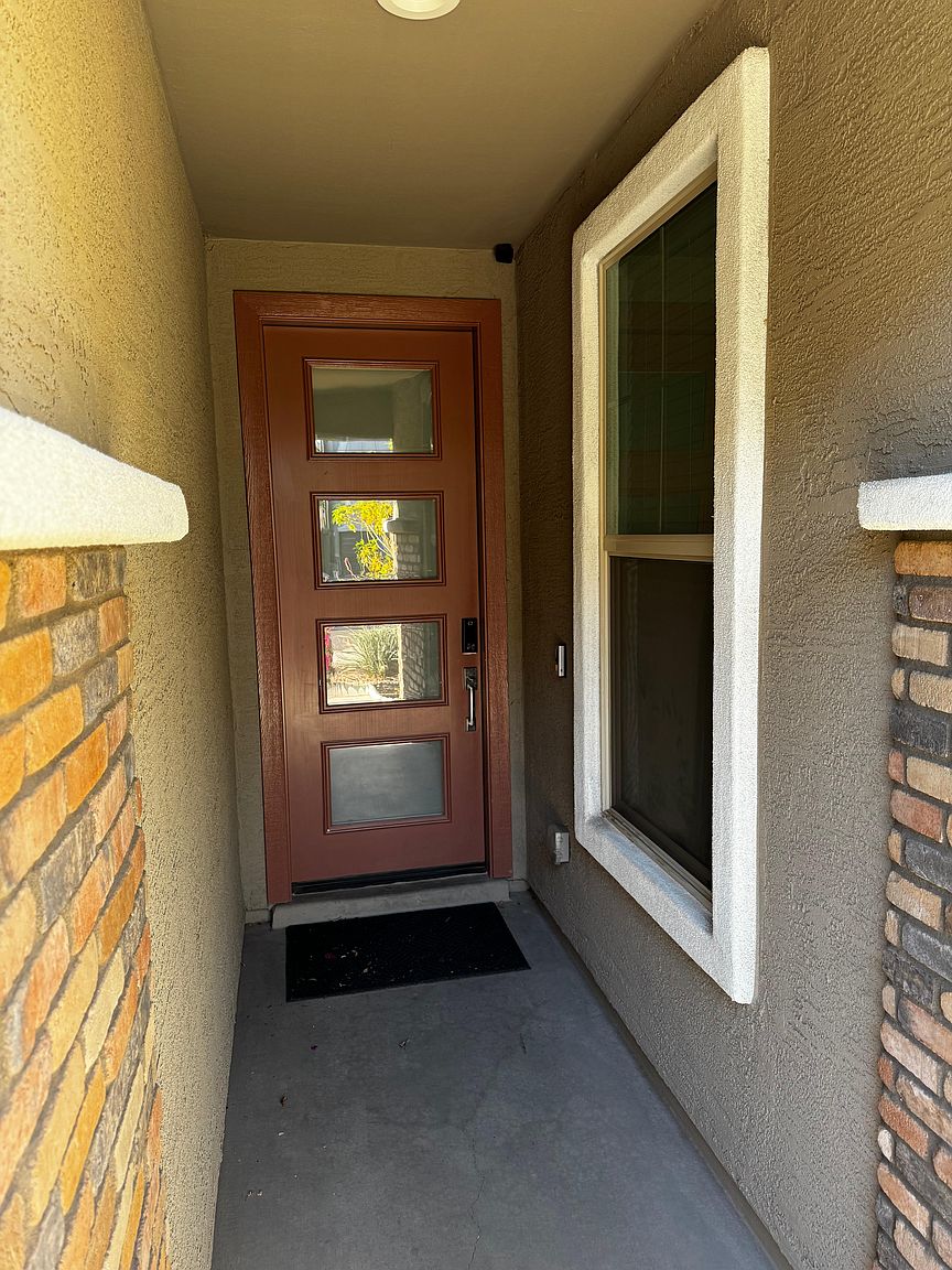 648 W Winchester Dr photo 2
