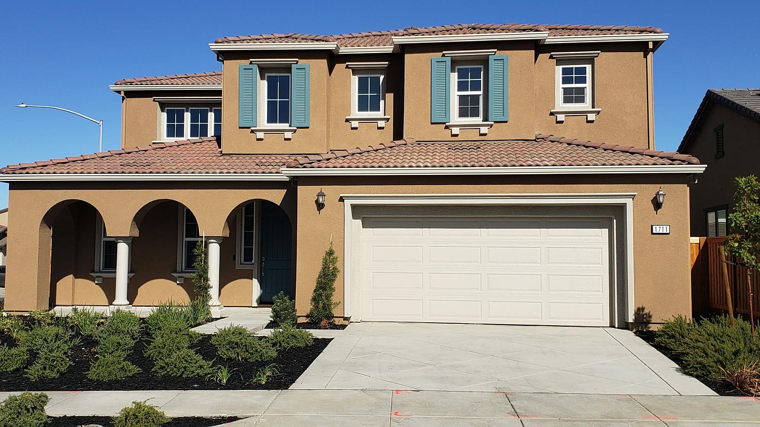 1711 Ivy Ln photo 2