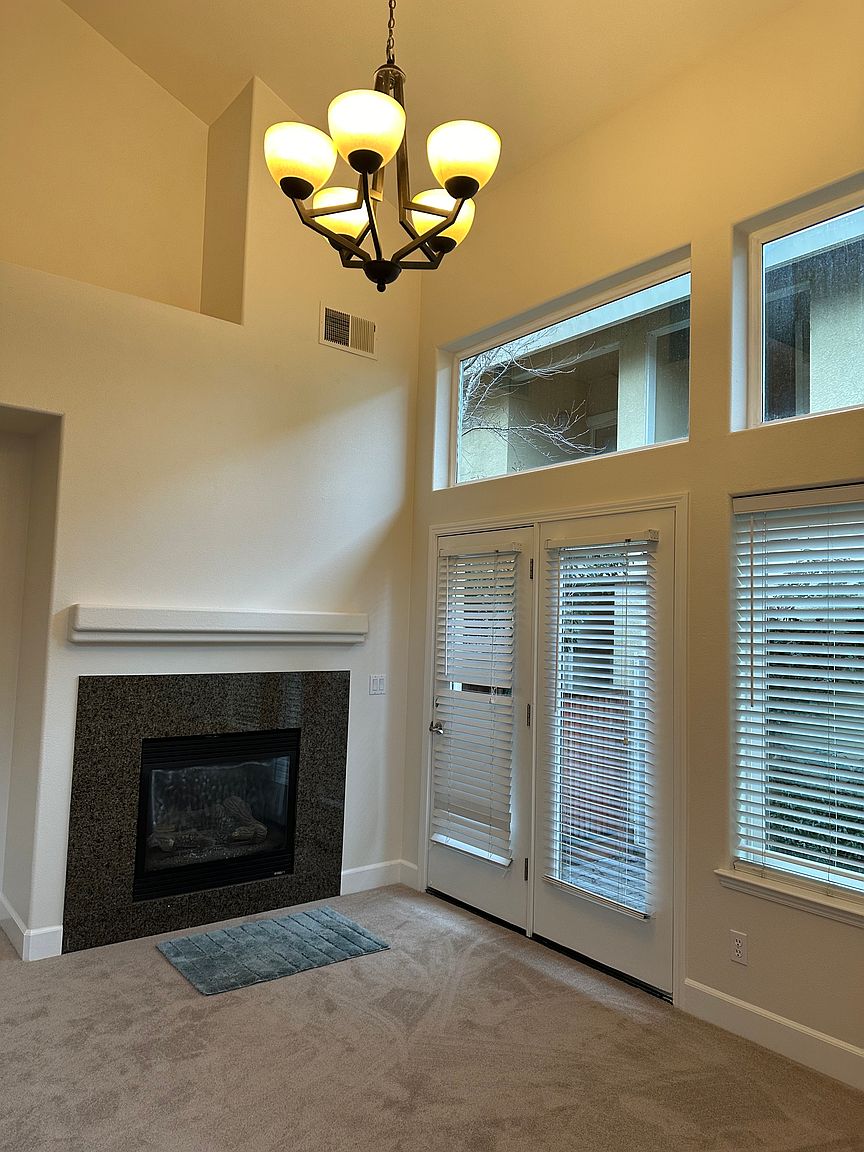 422 Matteri Cir photo 4