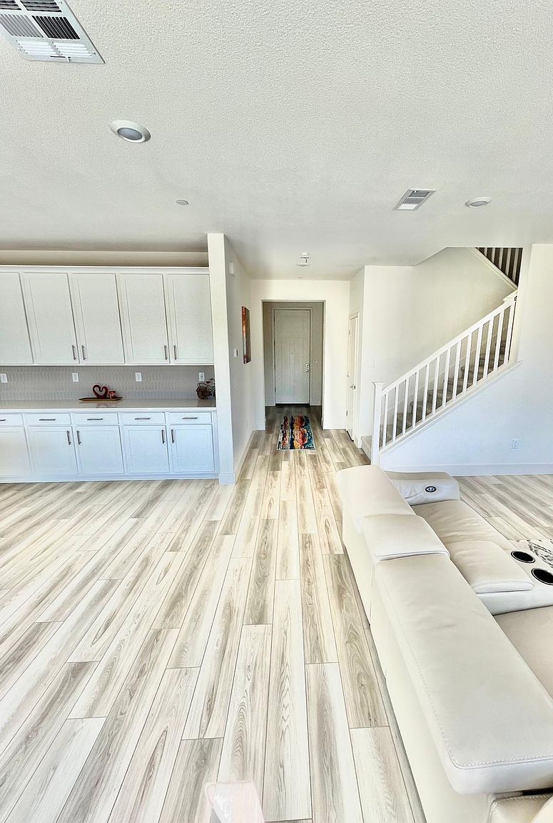 2591 Landstone St photo 4