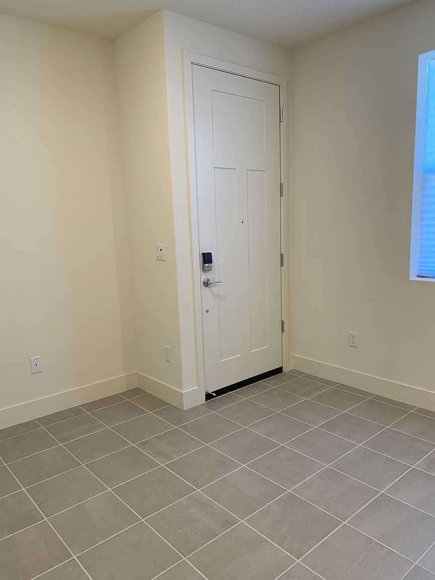 6689 Silverleaf Ct photo 4