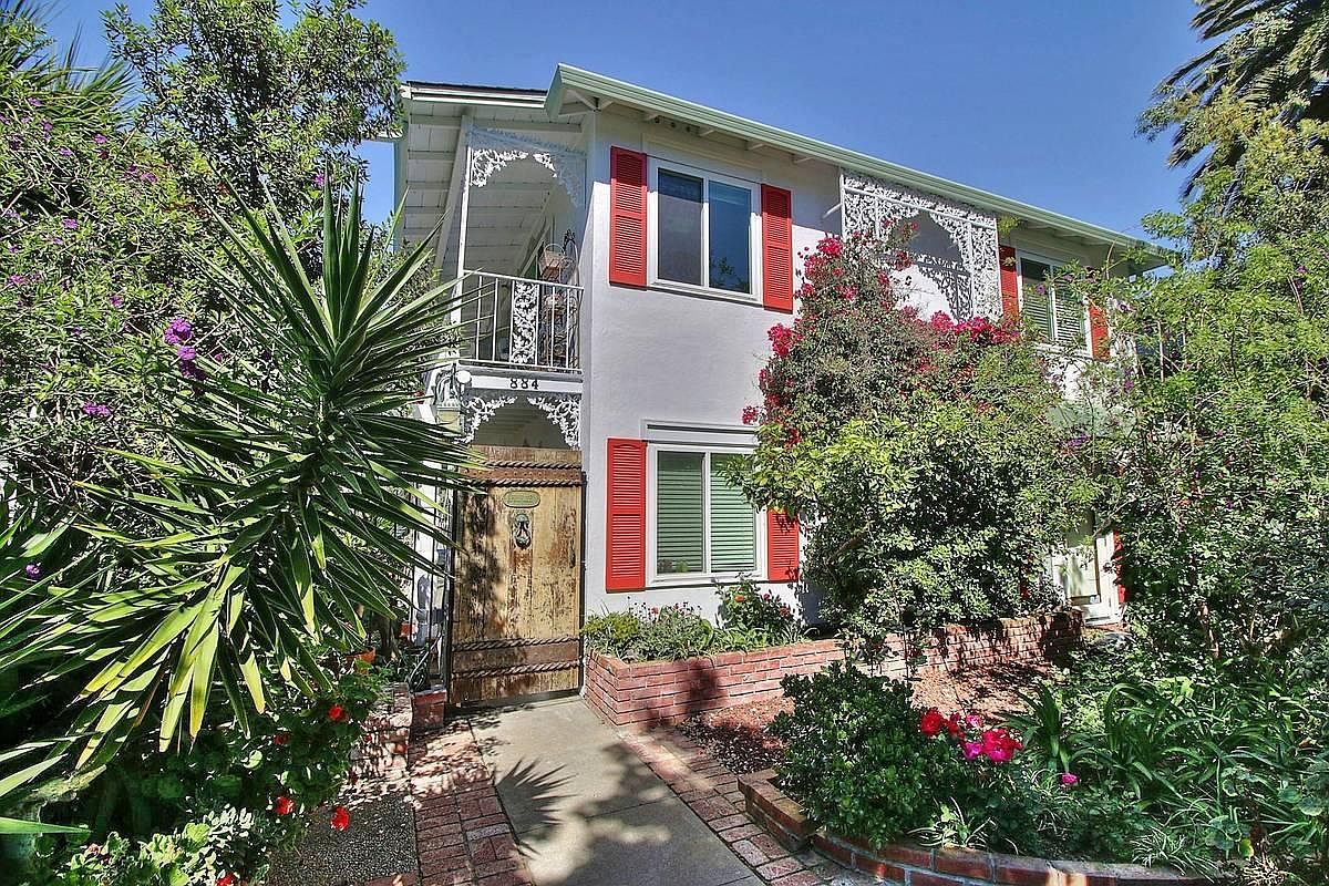 884 Park Dr photo 2