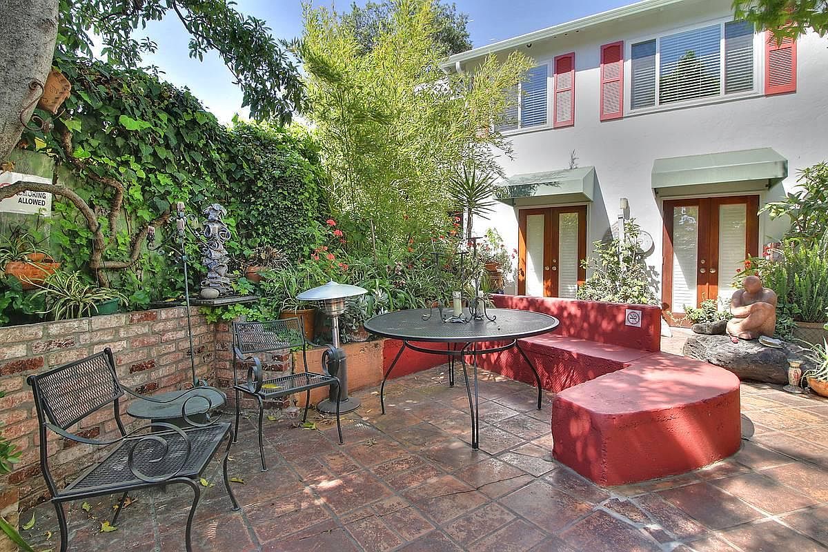 884 Park Dr photo 4