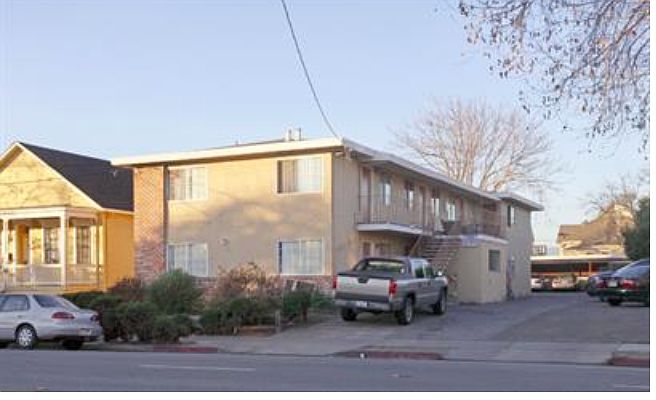 560 Lafayette St photo 2