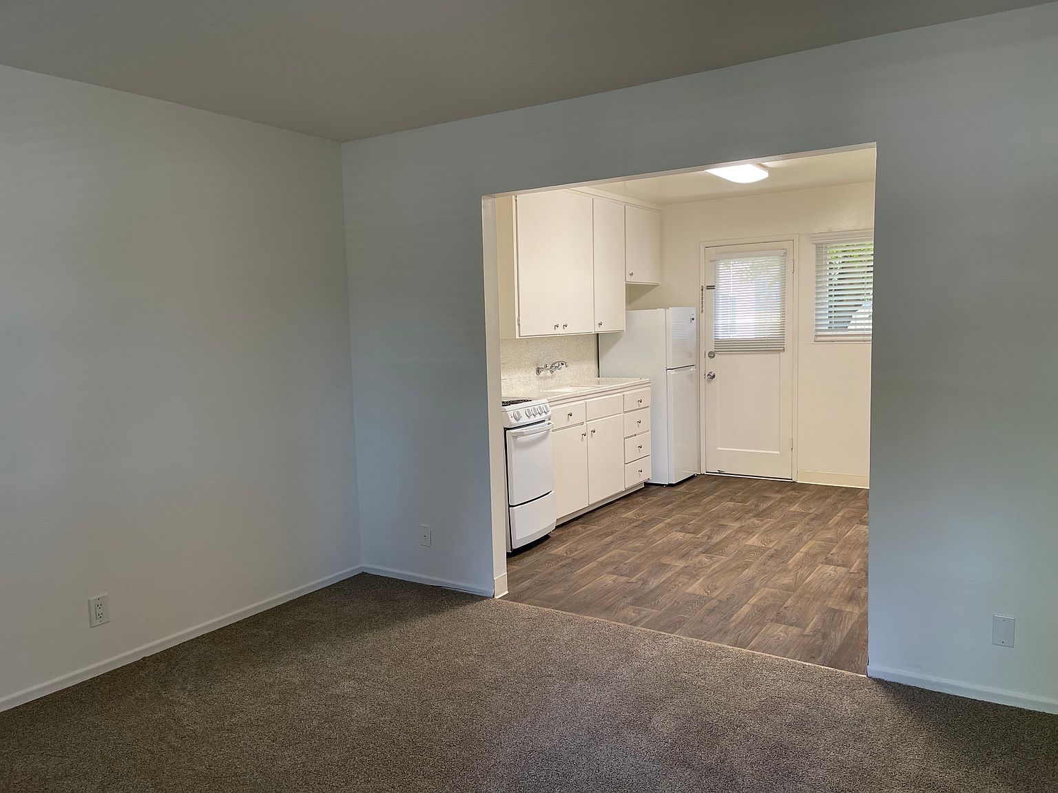 4062 Will Rogers Dr photo 2