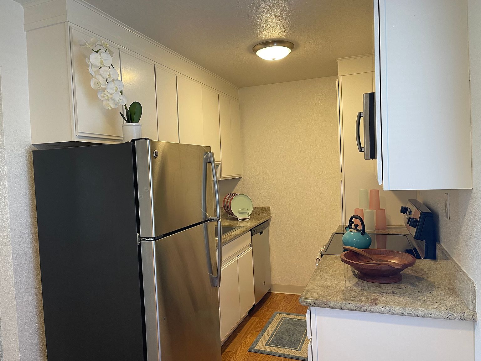 1BR/1BA Single Family House on Saratoga Ave · Santa Clara photo 2