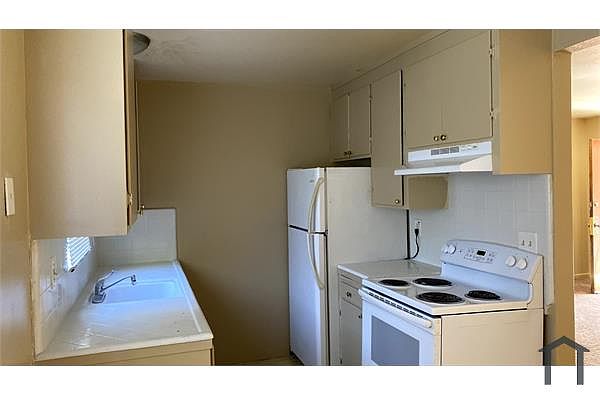 3962 Hamilton Ave photo 2