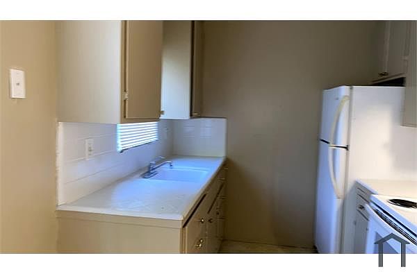 3962 Hamilton Ave photo 3