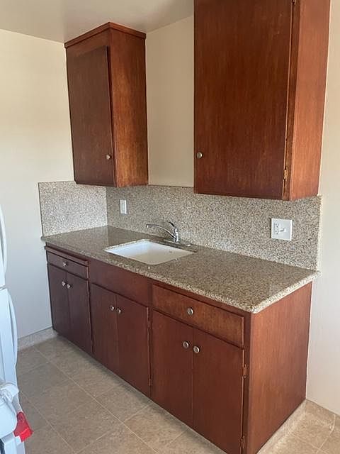 221 Pamela Ave photo 2