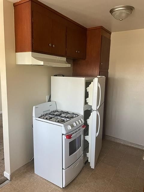 221 Pamela Ave photo 4