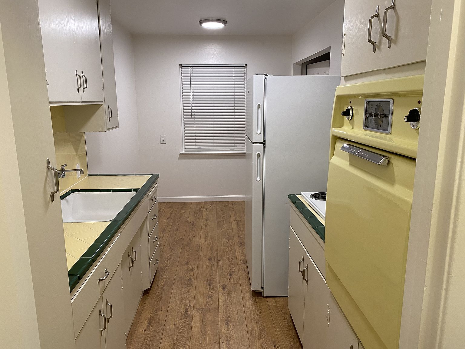 205 Avery photo 4