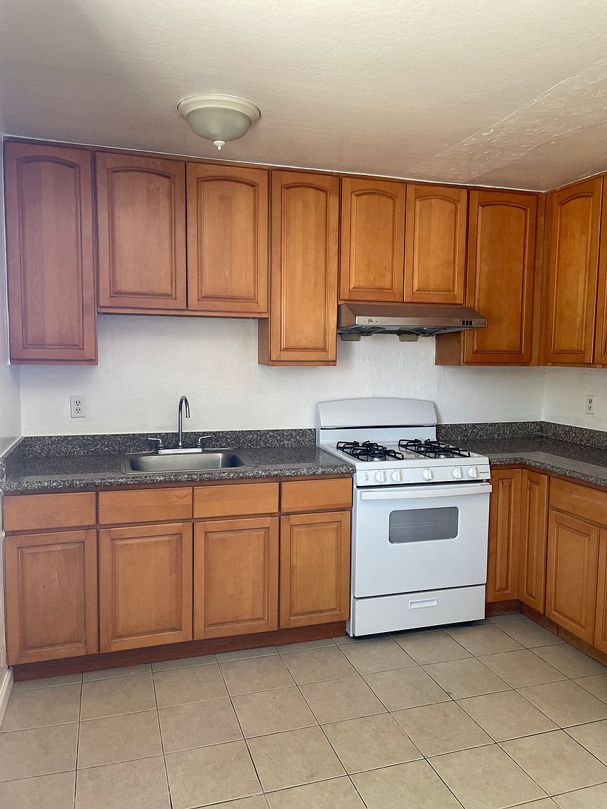 7490 Rogers Ln photo 2