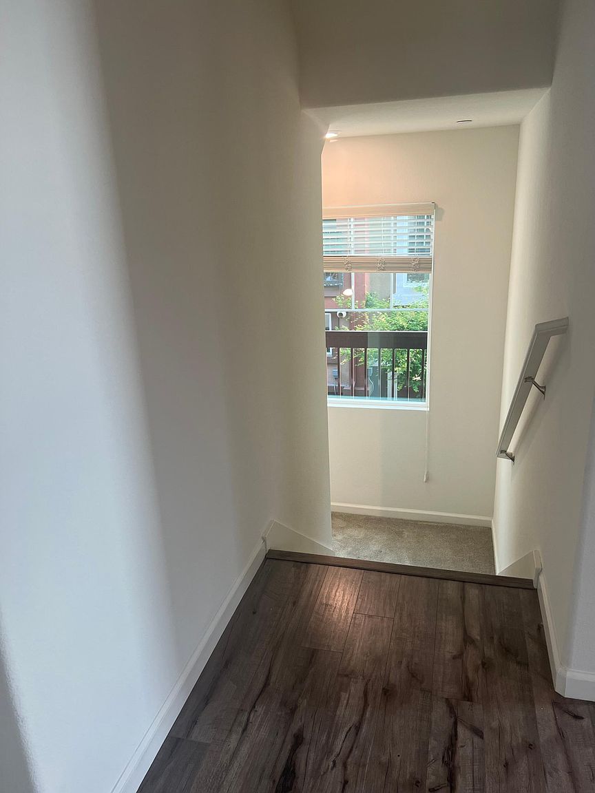1033 Gabbiano Ln photo 3