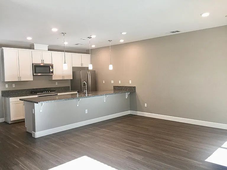 578 Clover Cir photo 4