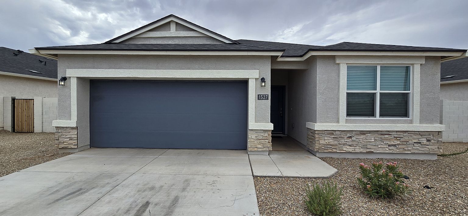 1527 E Lardner Dr photo 3