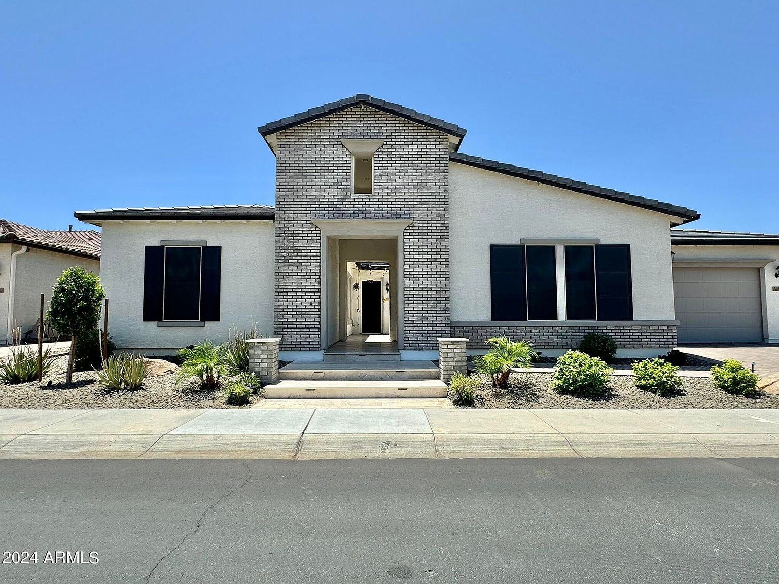 3453 E Aloe Dr photo 2