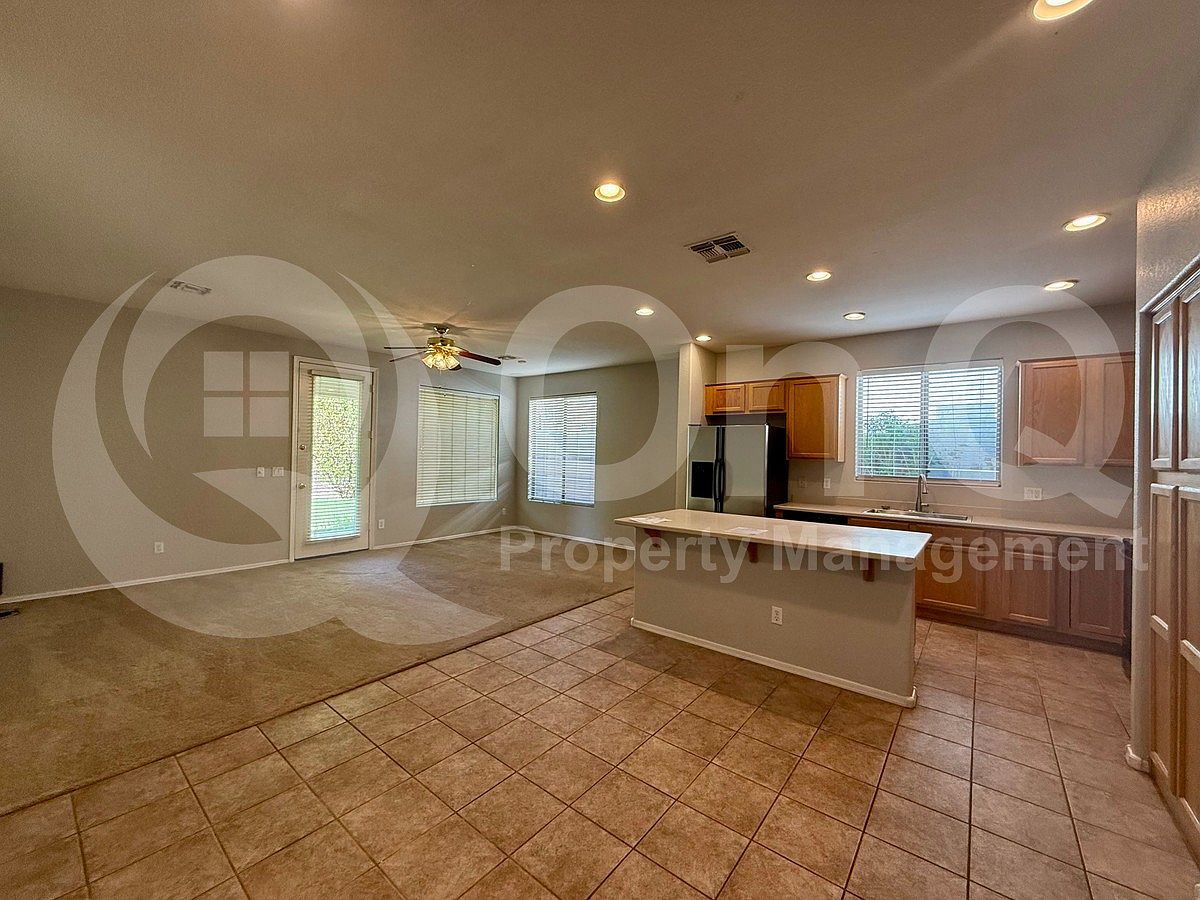 9328 W Pontiac Dr photo 5