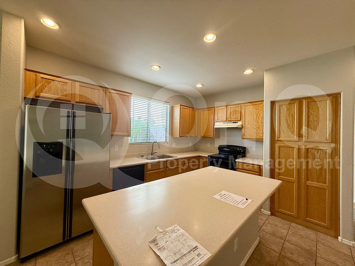 9328 W Pontiac Dr photo 4