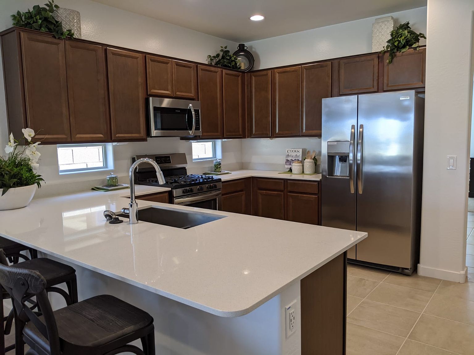 2232 W Donner Dr photo 3